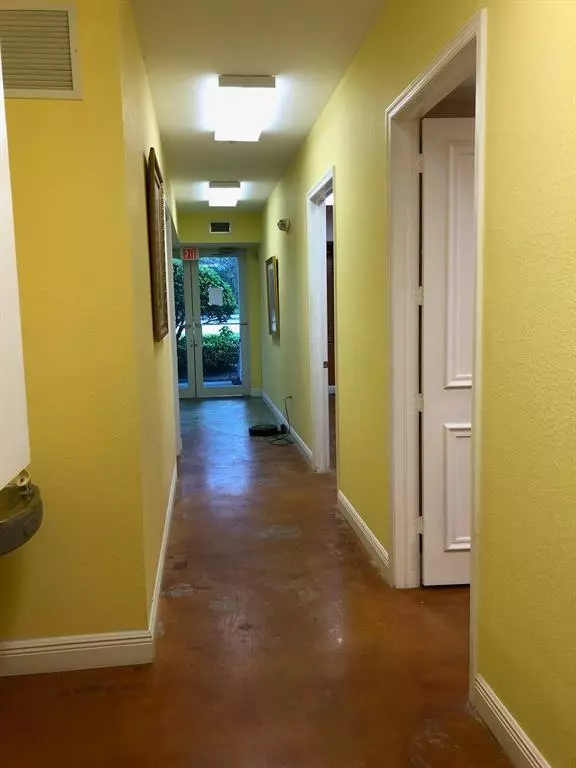 Davie, FL 33314,6848 GRIFFIN ROAD #C-6