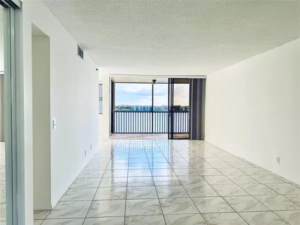 105 Lake Emerald Drive #610, Oakland Park, FL 33309