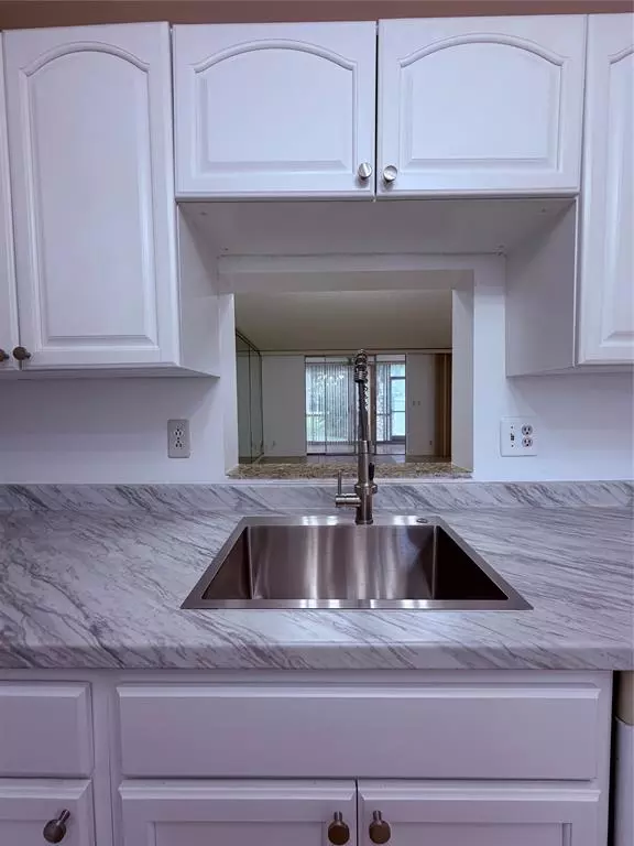 301 NE 14th Ave #108, Hallandale Beach, FL 33009