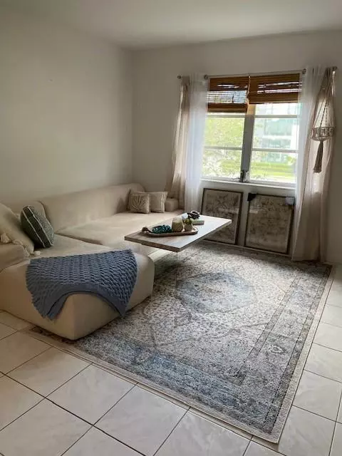 Fort Lauderdale, FL 33311,1950 N Andrews Ave #210D