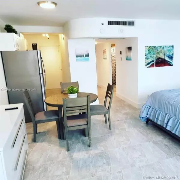 Miami Beach, FL 33139,100 Lincoln Rd #707