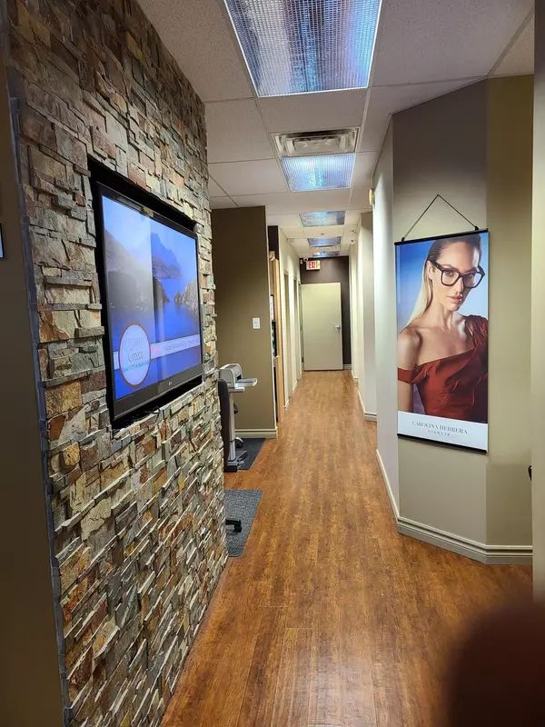 Vaughan, ON L4H 0P6,6175 Highway 7 N/A #u4