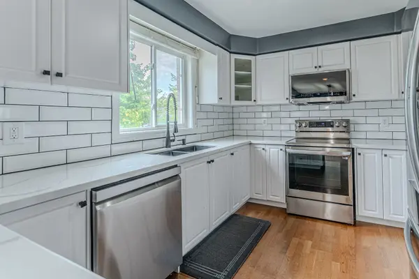 Barrie, ON L4N 9T9,63 Wismer AVE