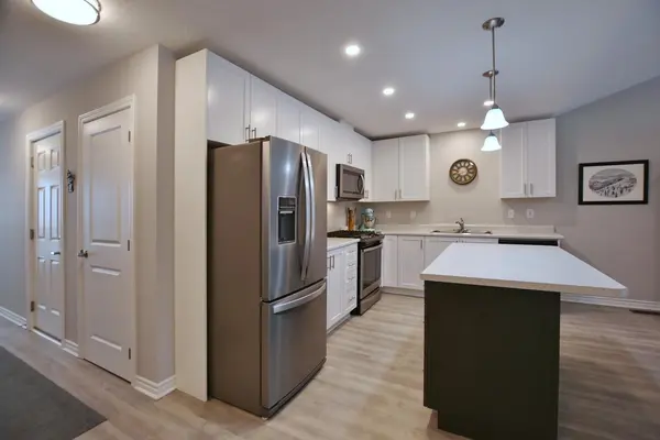 Wasaga Beach, ON L9Z 0H8,30 Ivy CRES