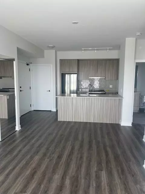 Mississauga, ON L5B 0L6,430 Square One DR #4410