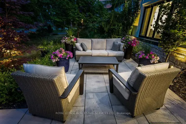 Mississauga, ON L5K 2G3,2498 Robin DR