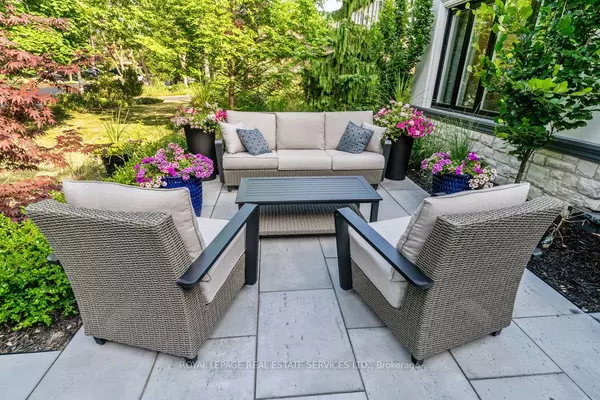 Mississauga, ON L5K 2G3,2498 Robin DR