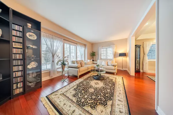 Toronto W04, ON M6B 3P4,214 Locksley AVE