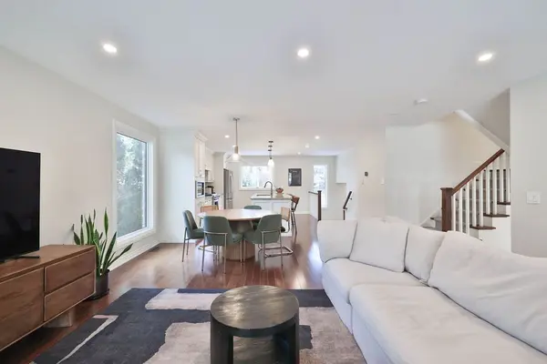 Oakville, ON L6J 2K5,482 Anthony DR