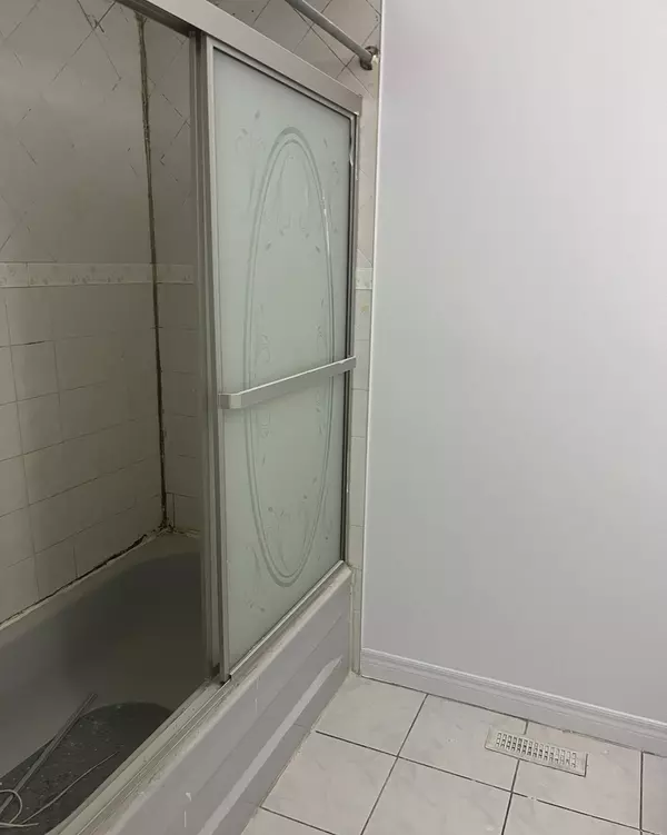 Mississauga, ON L4T 2B9,7714 Redstone RD