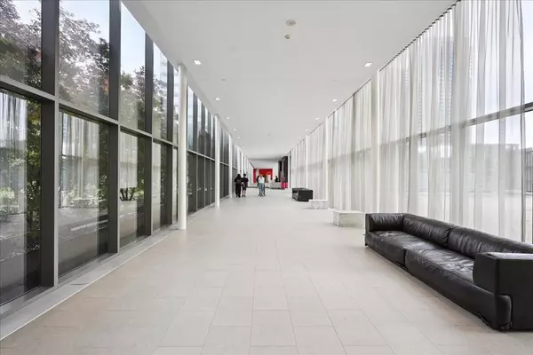 Toronto W01, ON M6S 5B5,105 The Queens WAY #1607