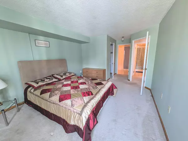 Mississauga, ON L5B 3Y8,25 Fairview RD W #405