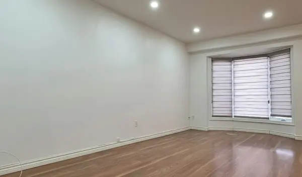 Mississauga, ON L5C 3A7,1039 Cedarglen Gate #15