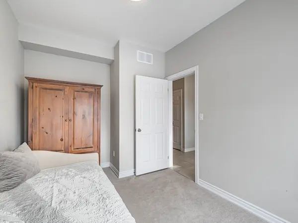 Halton Hills, ON L7J 1P9,13 Braida LN #7