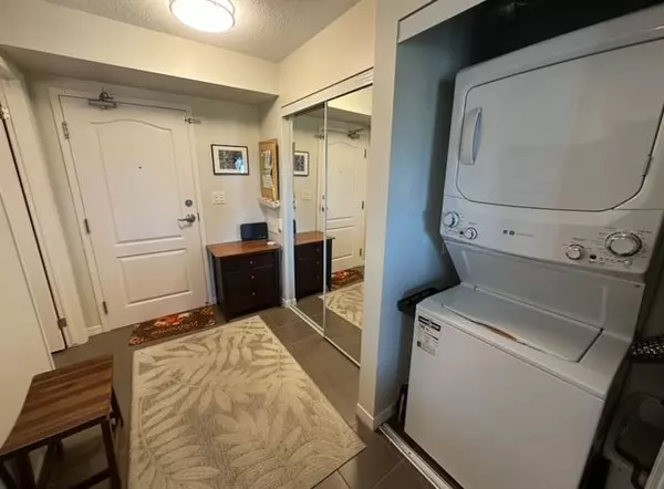 Welland, ON L3C 7B3,330 PRINCE CHARLES DR S #1417