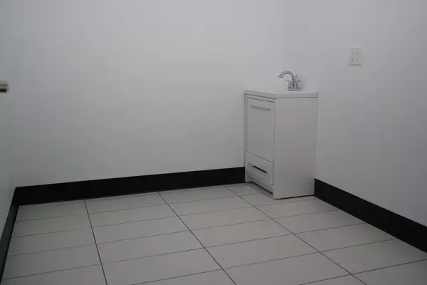 Hunt Club - Windsor Park Village And Area, ON K1V 1C1,224 Hunt Club RD #Unit 5 Suite 14