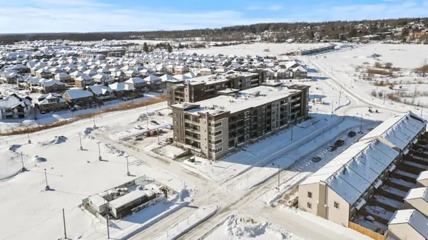 120 Summersides BLVD #103, Pelham, ON L0S 1E1