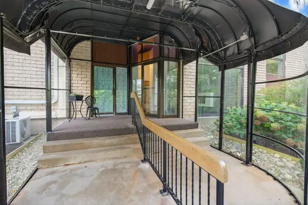 Cambridge, ON N1S 4S8,20 Berkley RD N #204