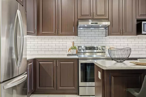 Hamilton, ON L8B 1X7,33 Mountain Heights PL