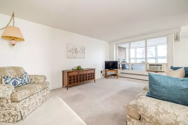 Cityview - Parkwoods Hills - Rideau Shore, ON K2E 6K6,1356 Meadowlands DR E #204