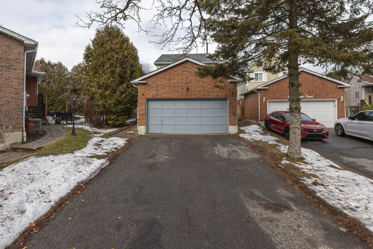 Whitby, ON L1P 1E4,17 Barrow CT