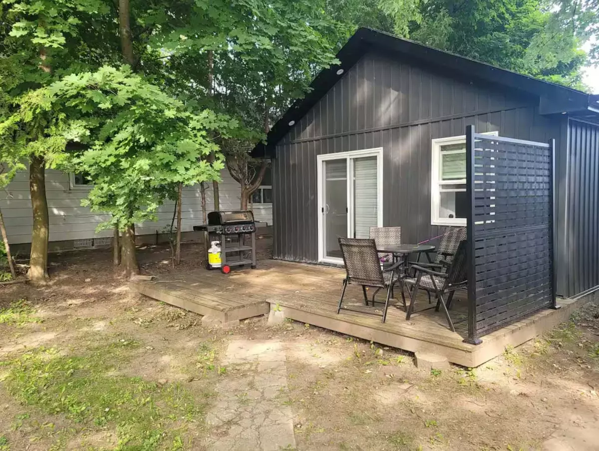 Innisfil, ON L0L 2M0,687 Innisfil Beach RD #Cabin