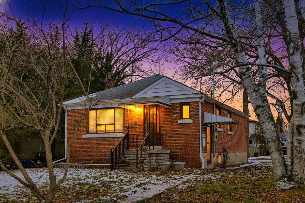 Mississauga, ON L5G 2N9,607 Drymen CRES