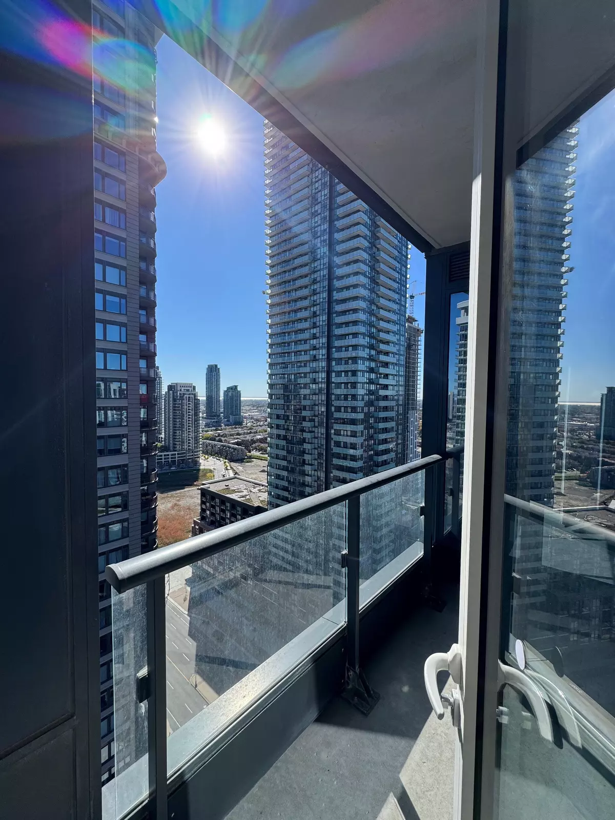 Mississauga, ON L5B 0P6,395 Square One DR #2207