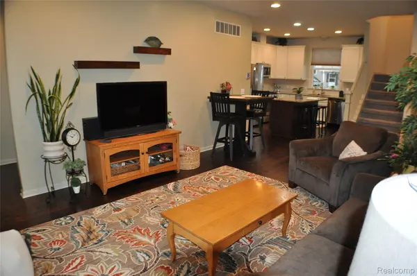 Wixom, MI 48393,3204 Johanna Ware W #13