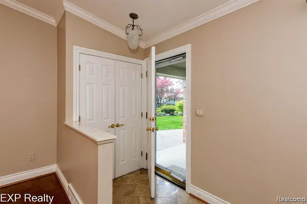 26616 ROUGE RIVER DR, Dearborn Heights, MI 48127