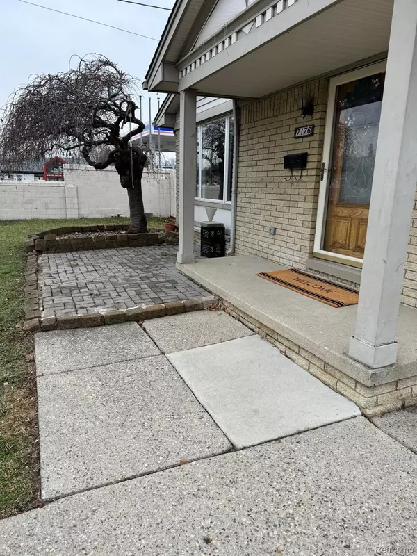 Dearborn Heights, MI 48127,7176 N Gulley RD