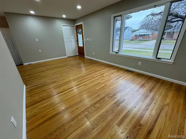 Dearborn Heights, MI 48127,7176 N Gulley RD