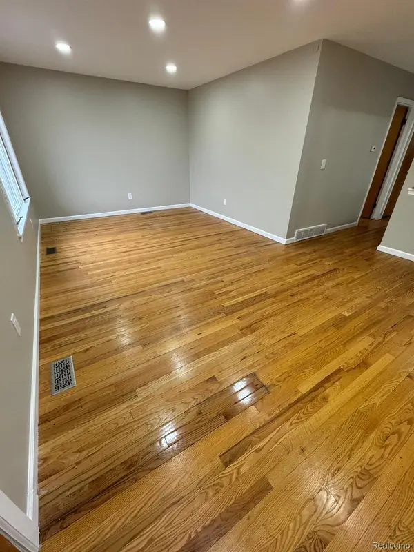 Dearborn Heights, MI 48127,7176 N Gulley RD