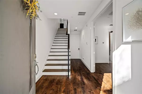 Dallas, TX 75219,4211 Rawlins Street #838