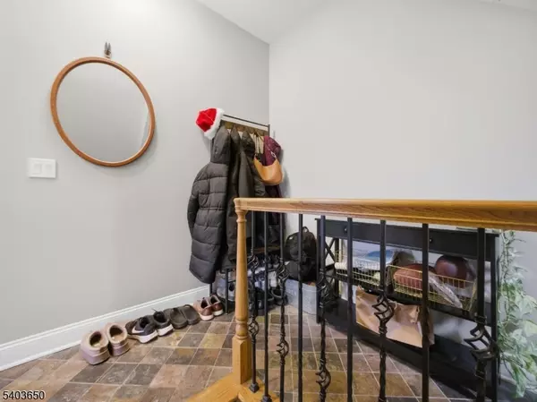 Summit City, NJ 07901,28A Gates Ave #A