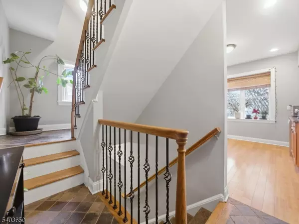 Summit City, NJ 07901,28A Gates Ave #A