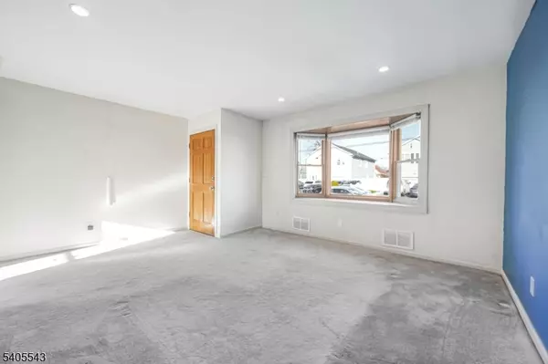 Elmwood Park Boro, NJ 07407,22 Falmouth Ave