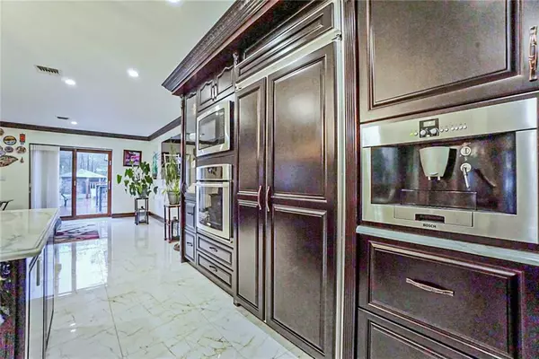 Staten  Island, NY 10304,172 Coventry RD