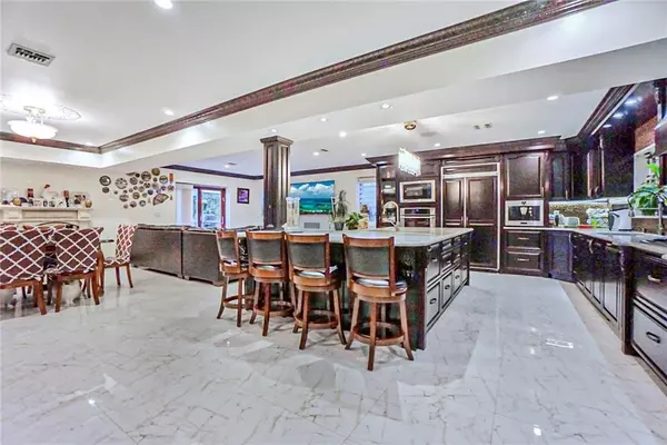 Staten  Island, NY 10304,172 Coventry RD