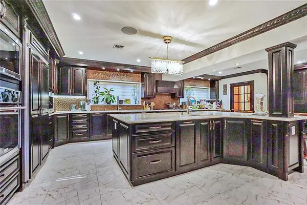 Staten  Island, NY 10304,172 Coventry RD