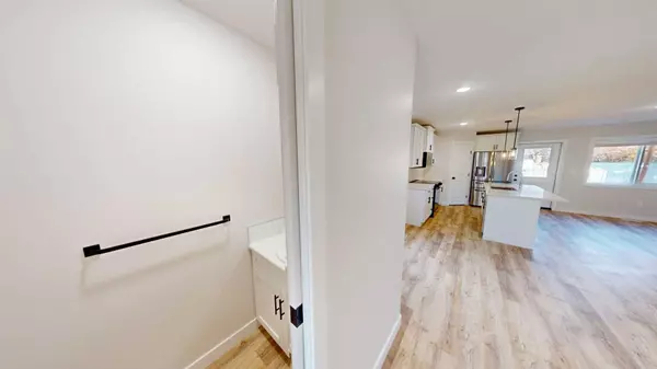 Grande Prairie, AB T8V0N9,9528 98 AVE #A