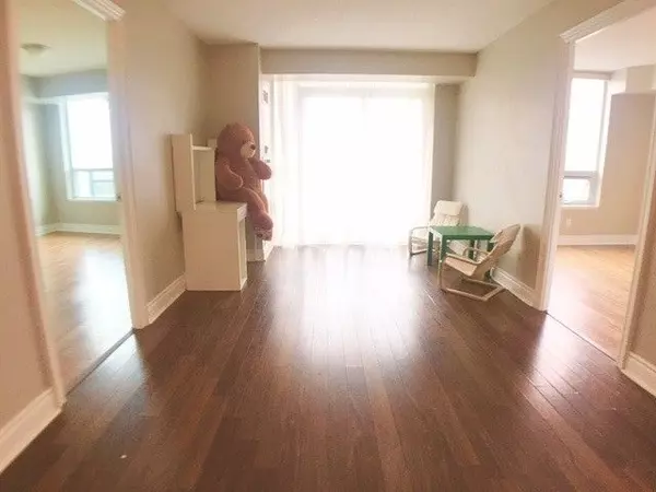 Toronto C07, ON M2M 0A5,25 Greenview AVE #425