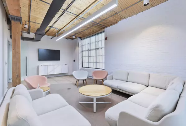 Toronto C01, ON M6G 1A8,533 College ST #200