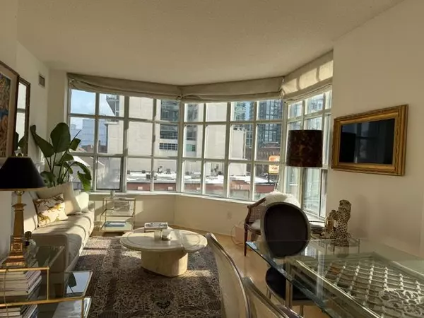 Toronto C01, ON M5V 3S6,438 Richmond ST W #415