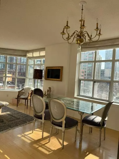 Toronto C01, ON M5V 3S6,438 Richmond ST W #415