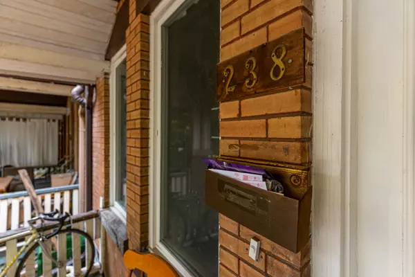 Toronto C01, ON M6H 3W3,238 Saint Clarens AVE #Main