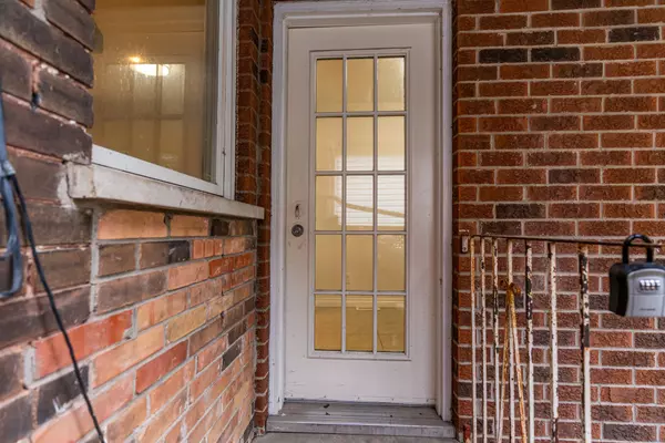 Toronto C01, ON M6H 3W3,238 Saint Clarens AVE #Main