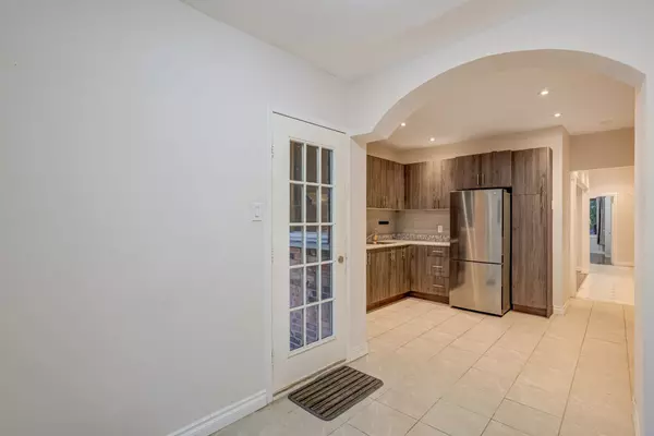 Toronto C01, ON M6H 3W3,238 Saint Clarens AVE #Main