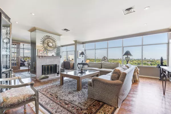 900 Yonge ST #PH2, Toronto C02, ON M4W 3P5