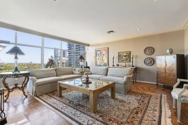 Toronto C02, ON M4W 3P5,900 Yonge ST #PH2